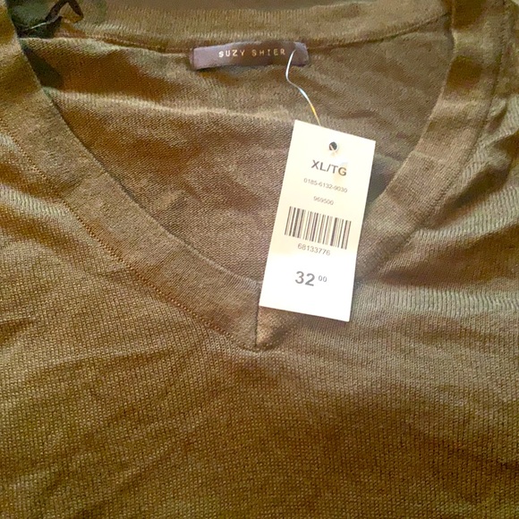 Woman’s top - Picture 2 of 2